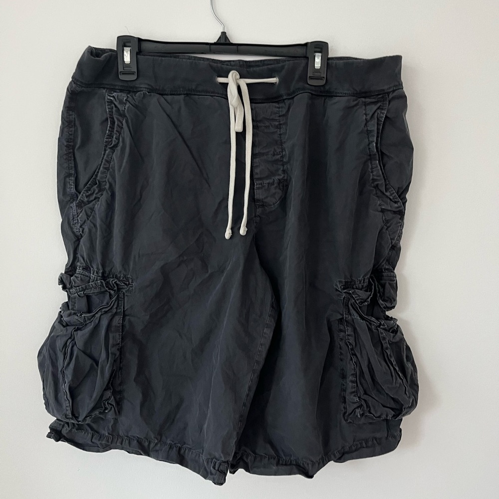 James perse size 4 black cargo short